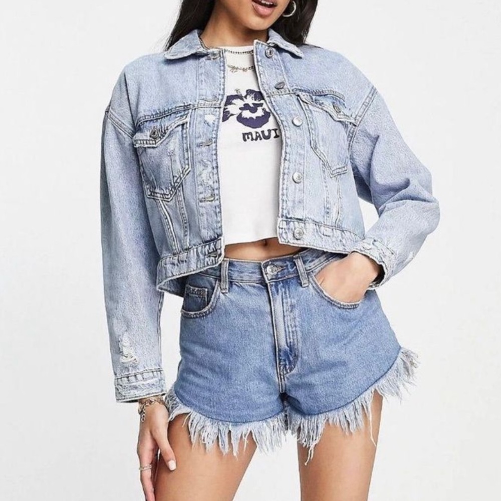 Forever 21 Cropped Light Wash Denim Jacket